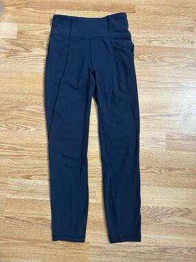 Lululemon Wunder-Train navy leggings with pockets